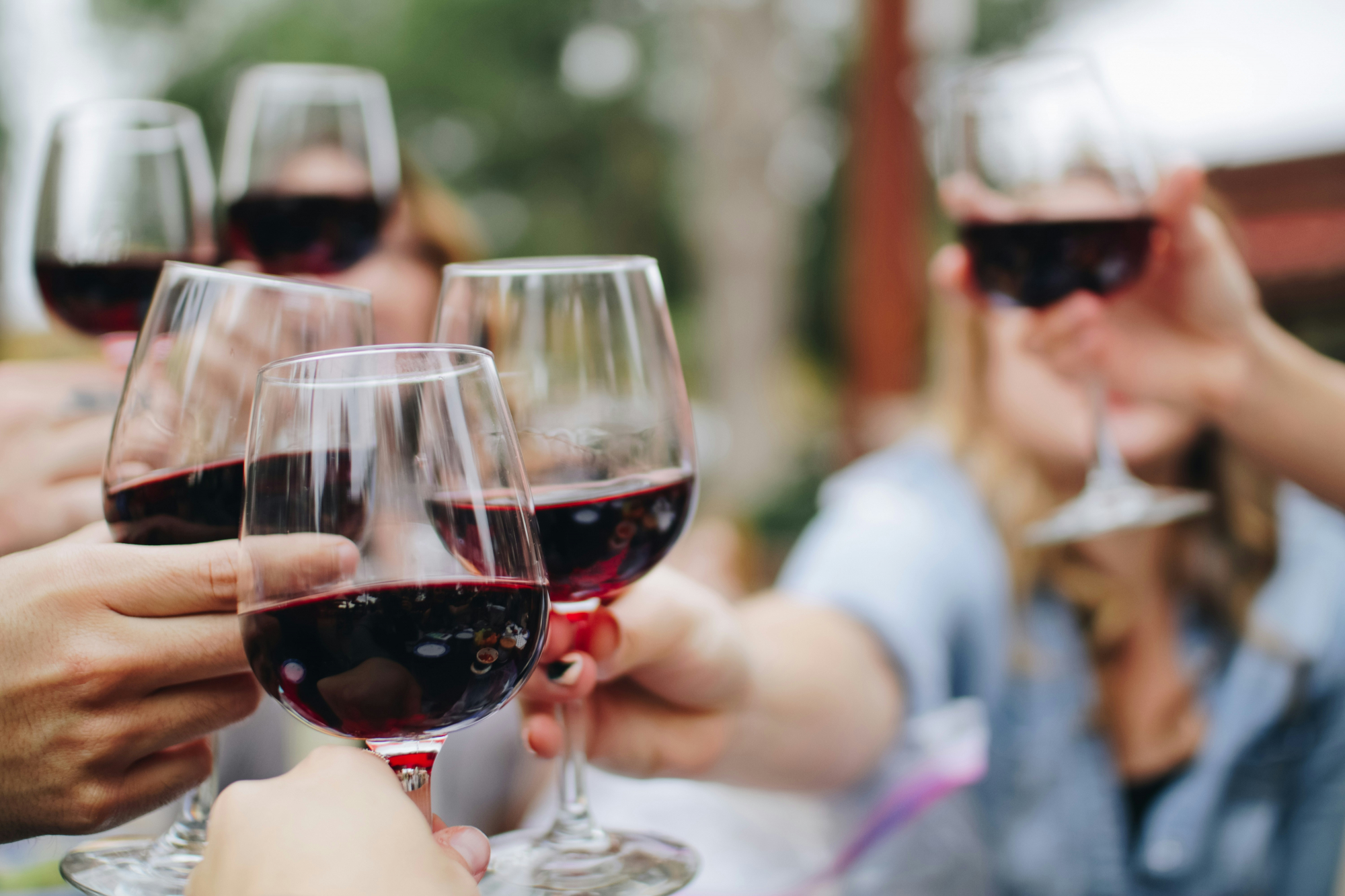 découvrez les meilleures associations de vin avec notre guide de wine pairing. trouvez la combinaison parfaite pour sublimer vos plats et profitez d'une expérience gustative inoubliable.