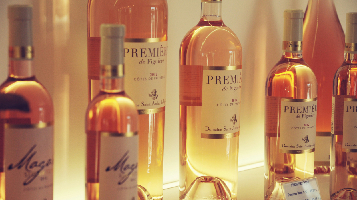 découvrez notre sélection de vins rosés, parfaits pour accompagner vos repas estivaux. trouvez le rosé idéal pour égayer vos moments de détente et de convivialité.