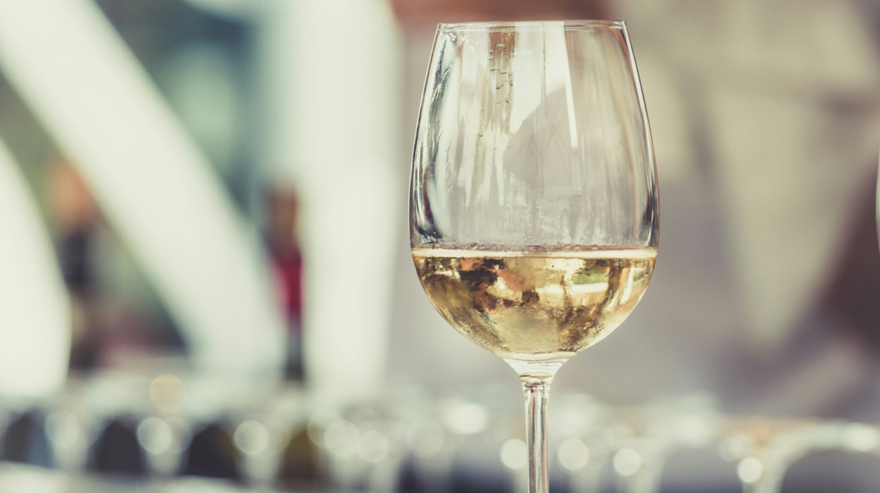 découvrez notre sélection de vins blancs de qualité supérieure pour accompagner vos repas et célébrations. trouvez le parfait équilibre entre fraîcheur et arômes délicats avec nos vins blancs.