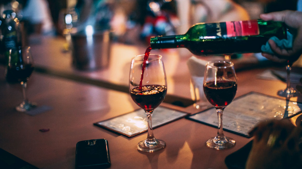 découvrez notre sélection de vins rouges, des arômes riches et une palette de saveurs variées pour accompagner vos repas et célébrations.