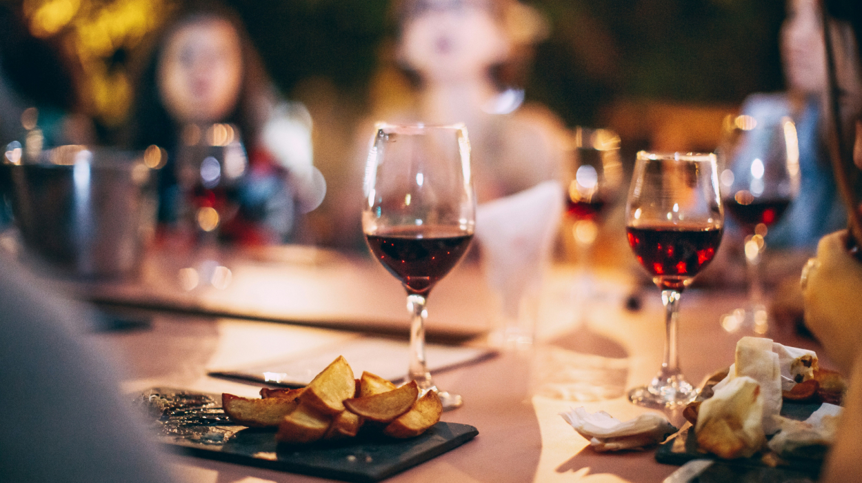 découvrez notre sélection de vins rouges de qualité, parfaits pour accompagner vos repas et savourer de délicieux moments de convivialité.