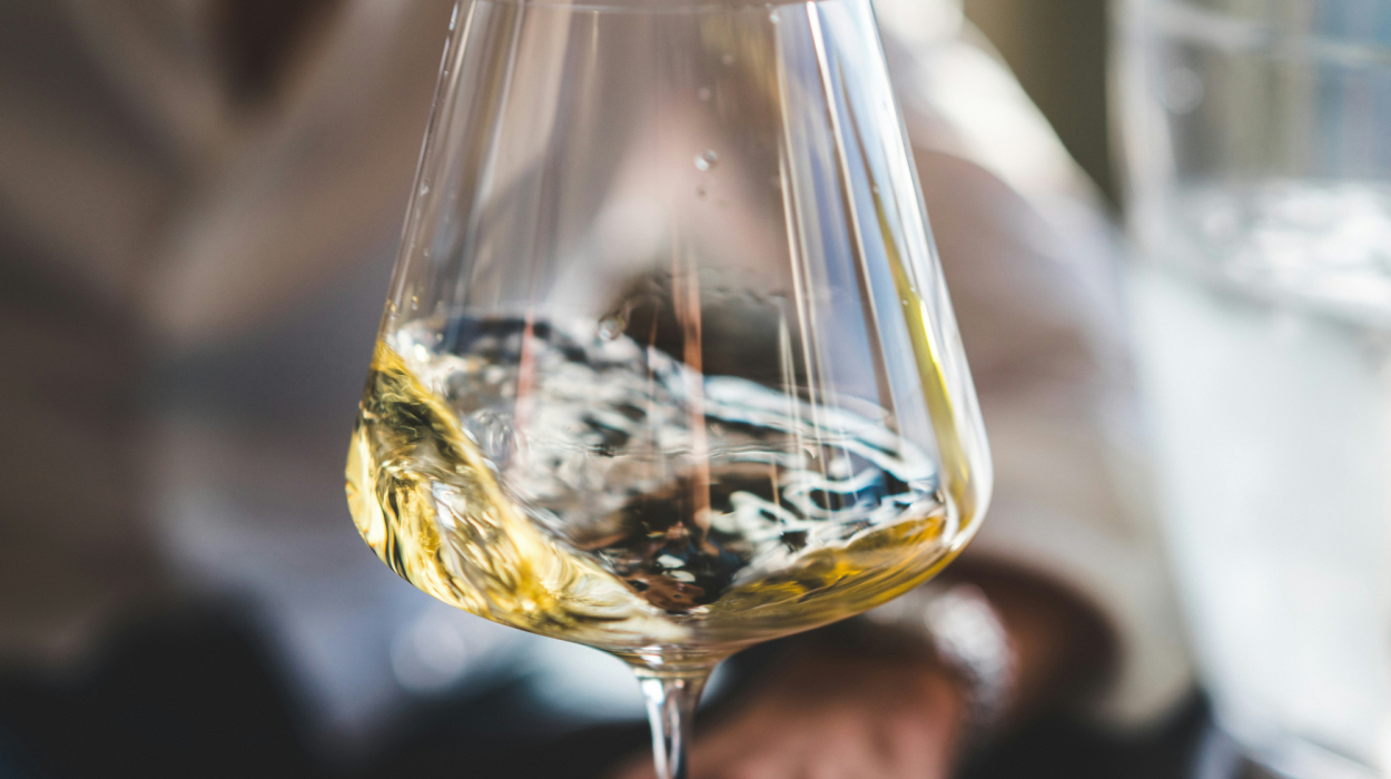 découvrez une sélection de vins blancs de qualité, parfaits pour accompagner vos repas et vos soirées. profitez de notre choix de white wine pour faire de chaque occasion un moment mémorable.