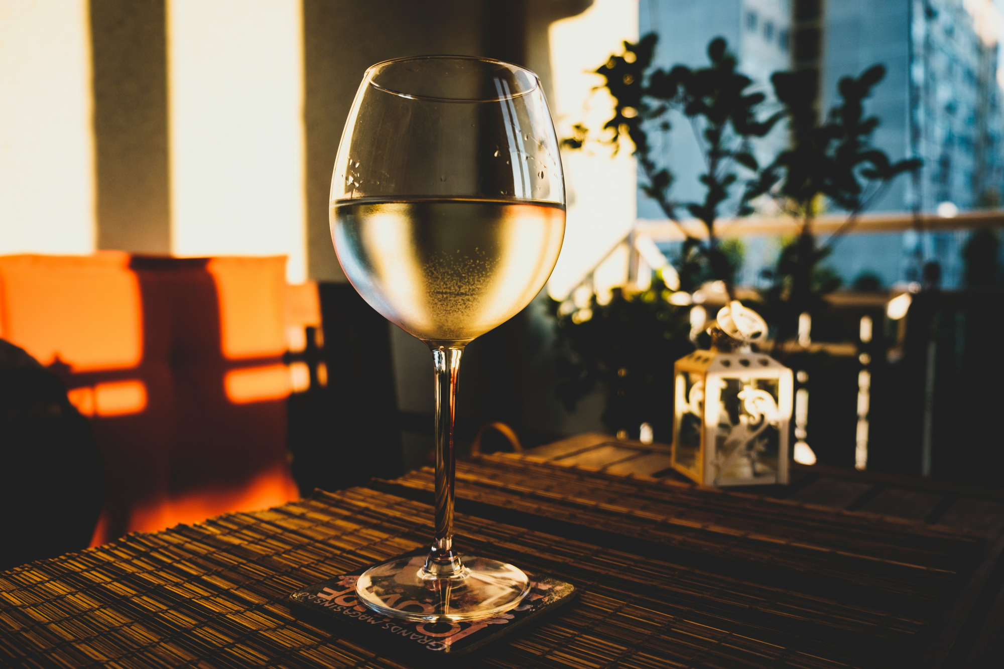 découvrez une sélection de vins blancs de qualité pour tous les palais chez nous. des vins frais, fruités et élégants vous attendent pour sublimer vos repas et vos moments de convivialité.