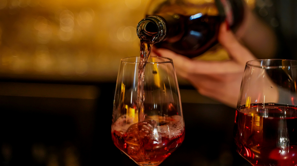 découvrez notre sélection de vins rouges fins et élégants, parfaits pour accompagner vos repas et vos moments de détente. trouvez le vin rouge parfait pour chaque occasion.