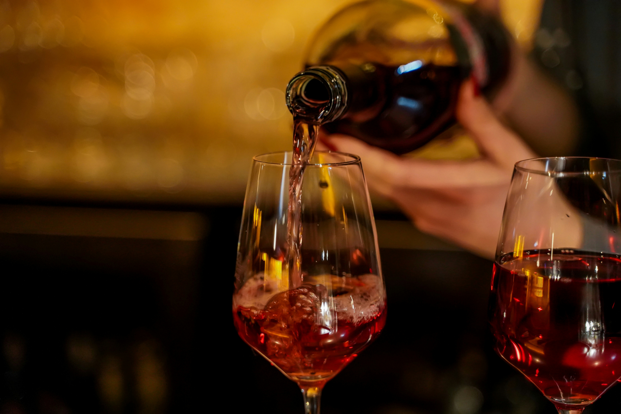 découvrez une sélection de vins rouges d'exception, provenant des terroirs les plus prestigieux. savourez la richesse et la complexité des arômes de nos vins rouges.