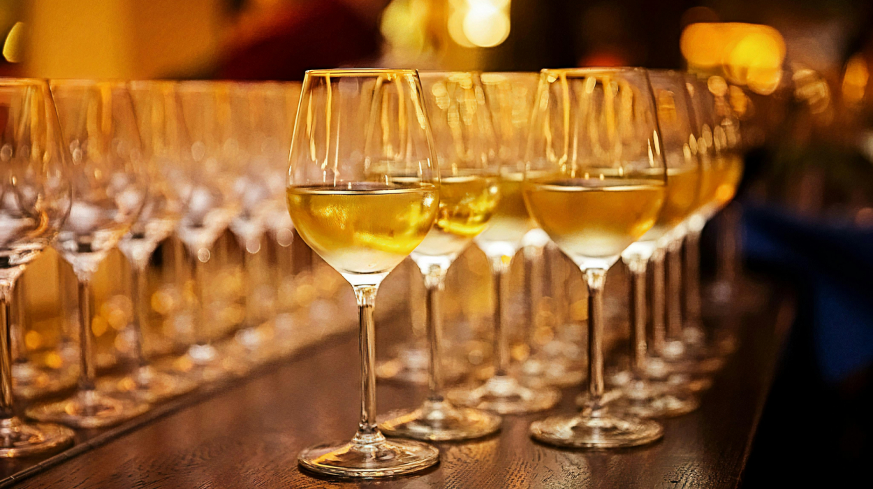 découvrez une sélection de verres à vin élégants pour sublimer votre dégustation. des designs raffinés et une qualité exceptionnelle pour savourer chaque goutte de votre vin préféré.