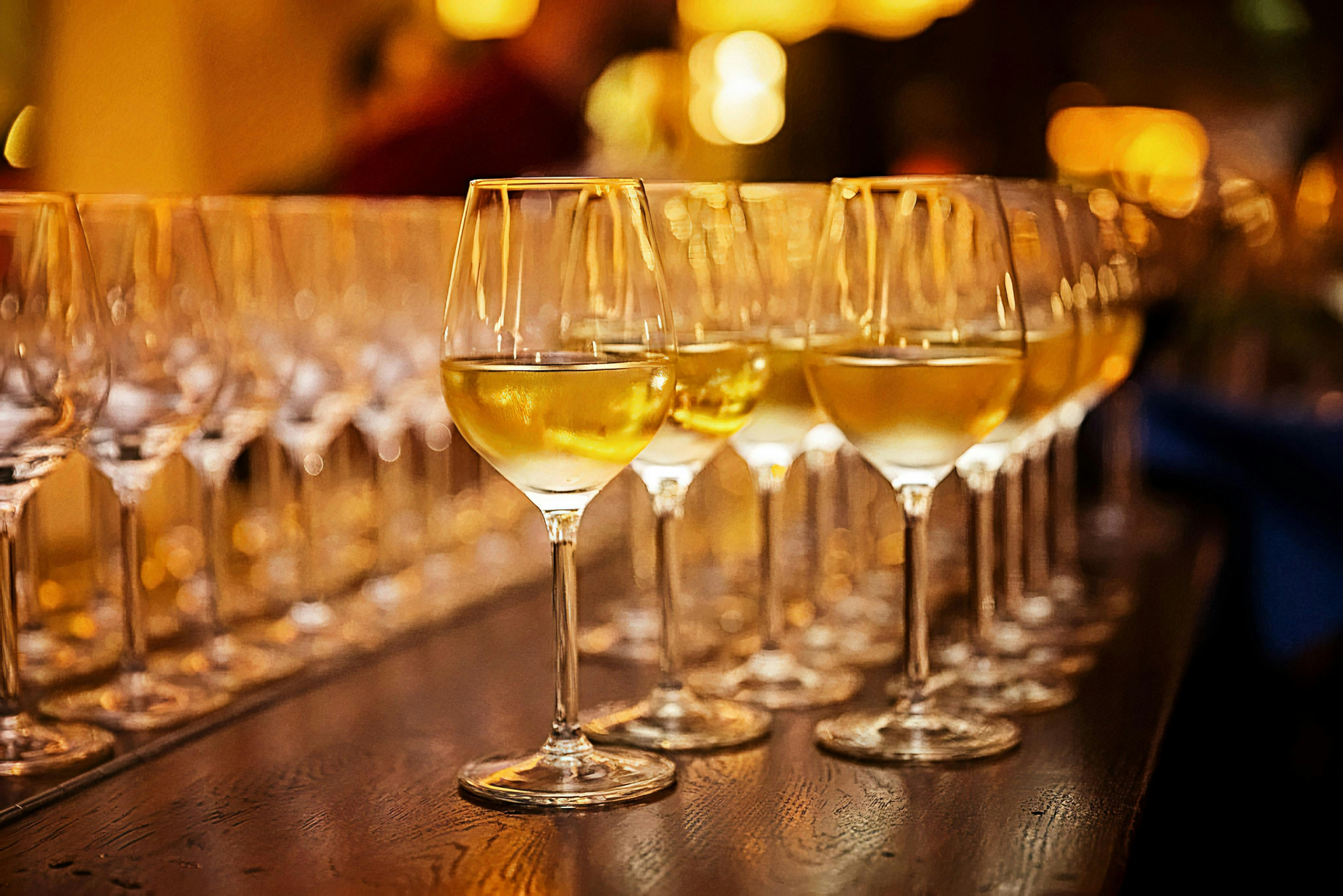 découvrez une sélection de verres à vin élégants pour sublimer votre dégustation. des designs raffinés et une qualité exceptionnelle pour savourer chaque goutte de votre vin préféré.