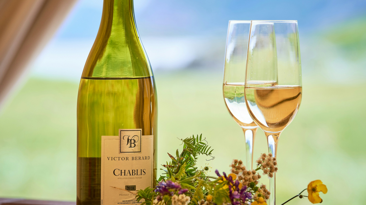 découvrez une sélection de vins blancs raffinés pour des moments de dégustation uniques, avec des arômes subtils et des saveurs exquises.
