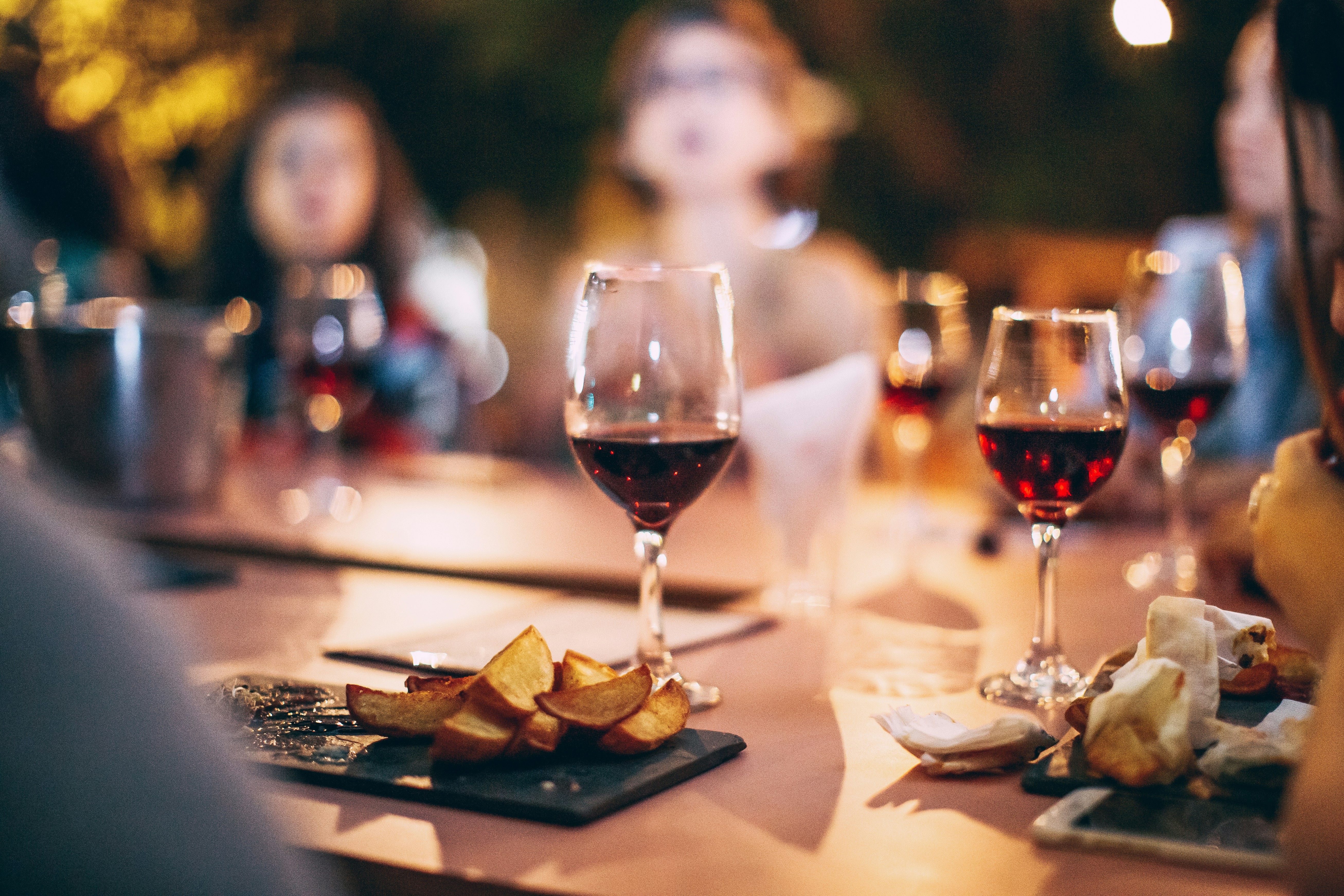 découvrez une sélection de vins rouges élégants et raffinés pour accompagner vos repas et célébrations. parcourez notre gamme de vins rouges et trouvez celui qui vous séduira.